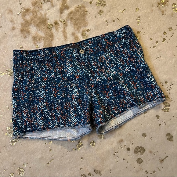 LEVIS 16 NAVY CORAL SPECKLE PRINT SHORT - Picture 1 of 7